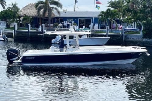 Intrepid 323 Cuddy ficha tecnica 